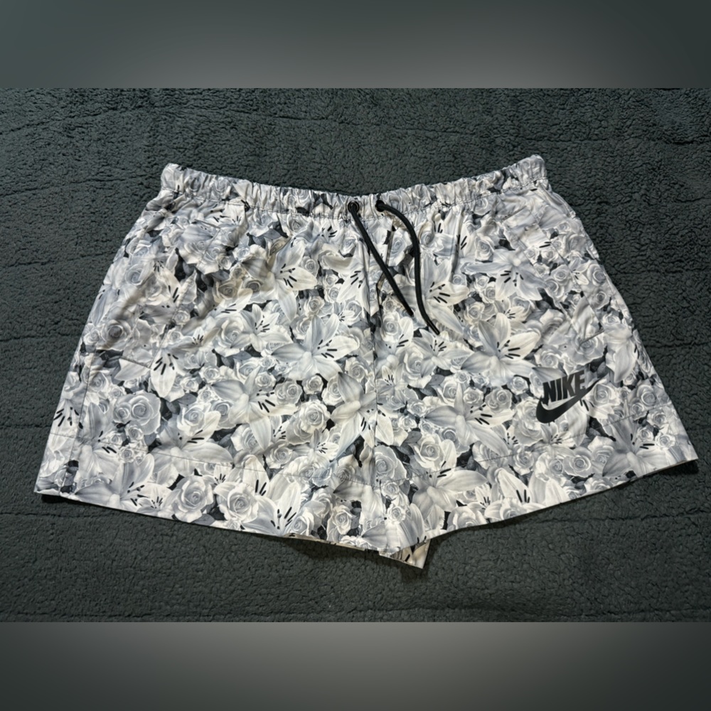 Nike womens Athletic shorts Sz M Drawstring waist Gray black white Rose floral